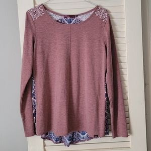 Womans flowy long sleeve